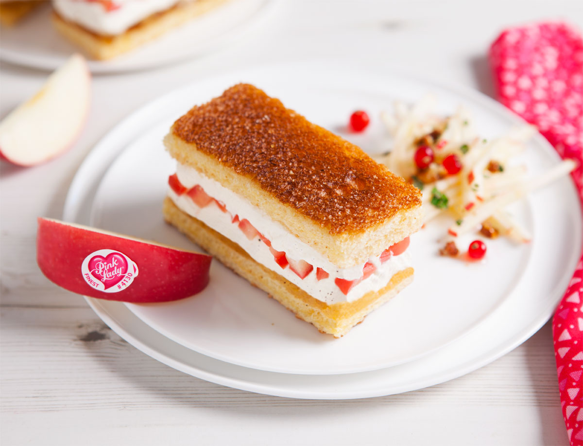 Eis-Sandwich, Brioche und karamellisierte Pink Lady® Äpfel | Pink Lady®